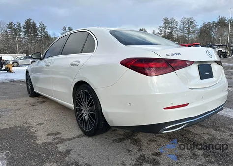 2022 Mercedes-Benz C 300 Sedan z USA, uszkodzony, nr VIN W1KAF4GB9NR039728